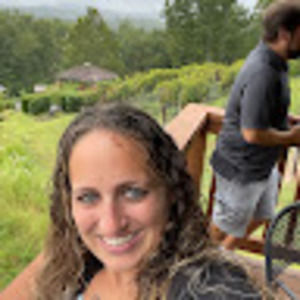 Meet your Posher, Larissa